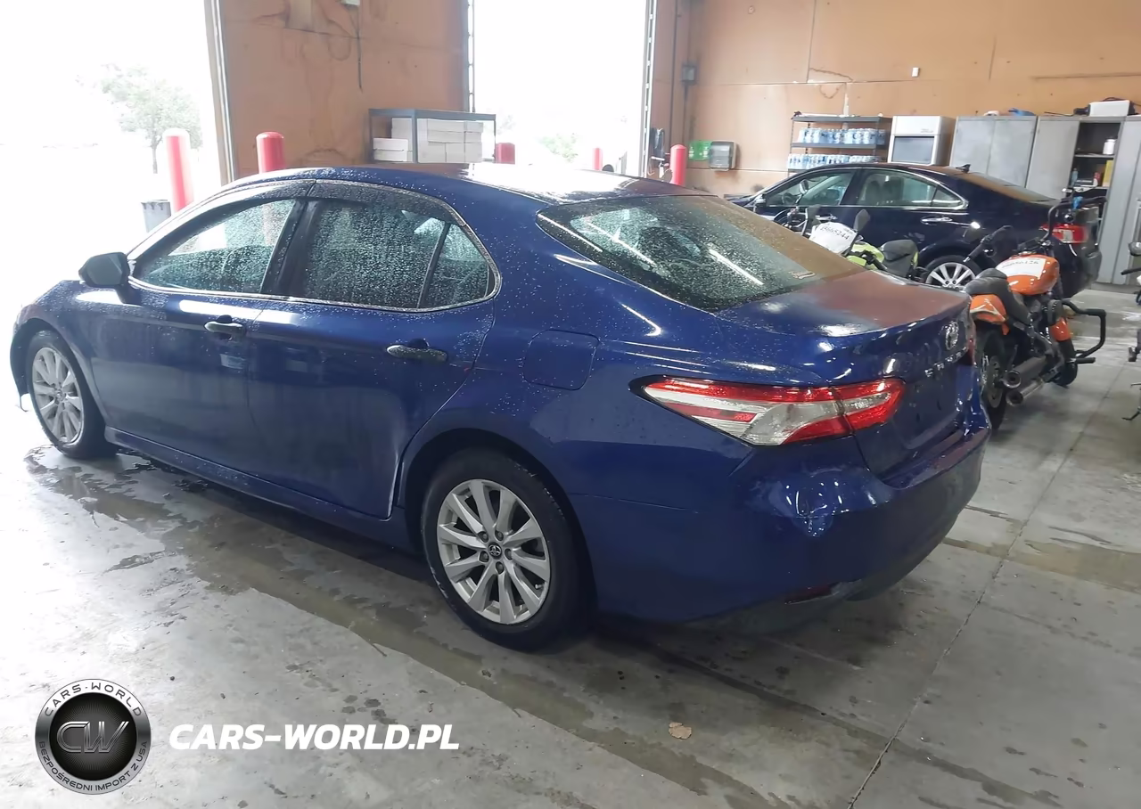 2018 Toyota Camry Le VIN:4T1B11HK2JU563218 - 3
