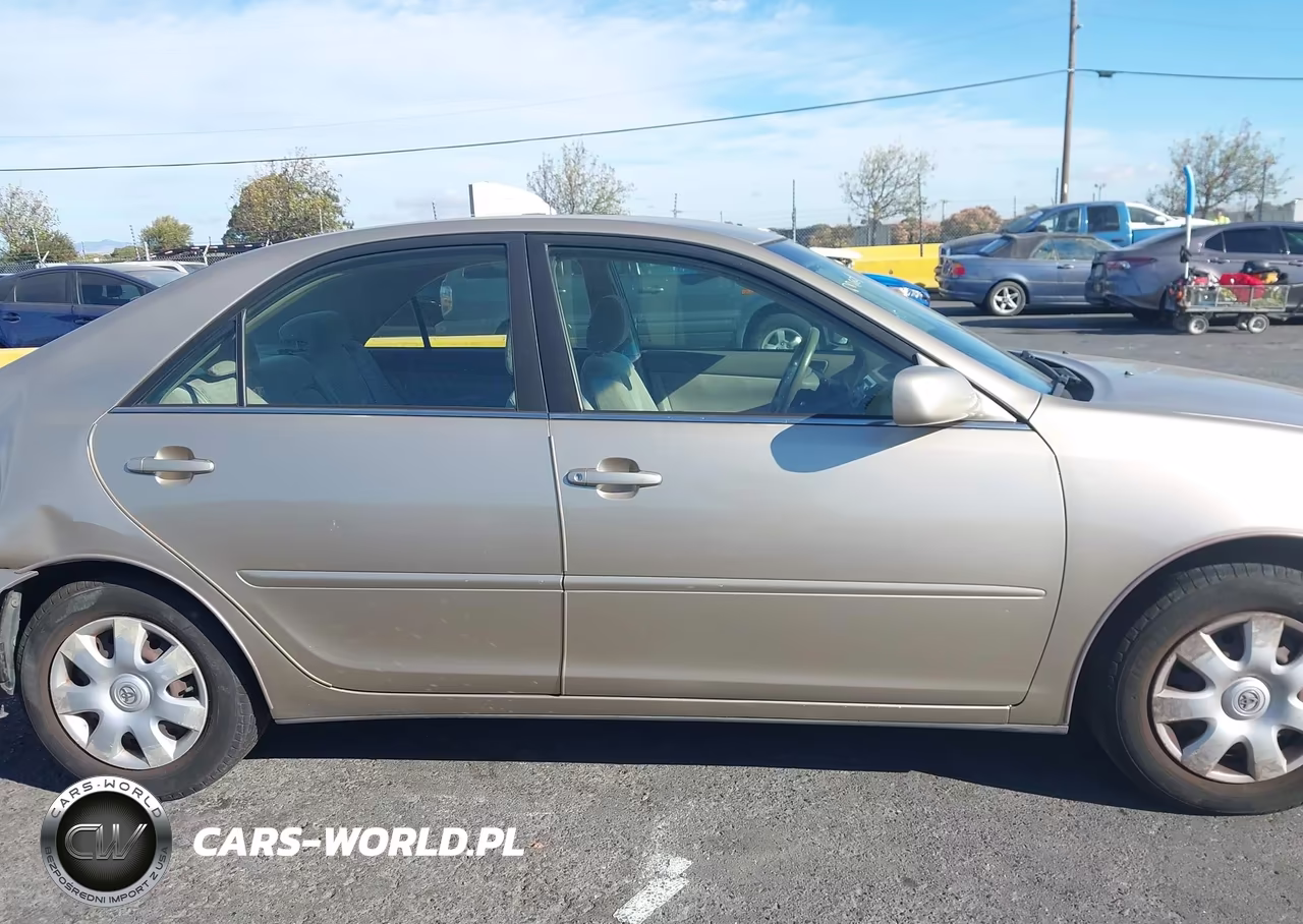 2002 Toyota Camry Le VIN:JTDBE32K020080834 - 13