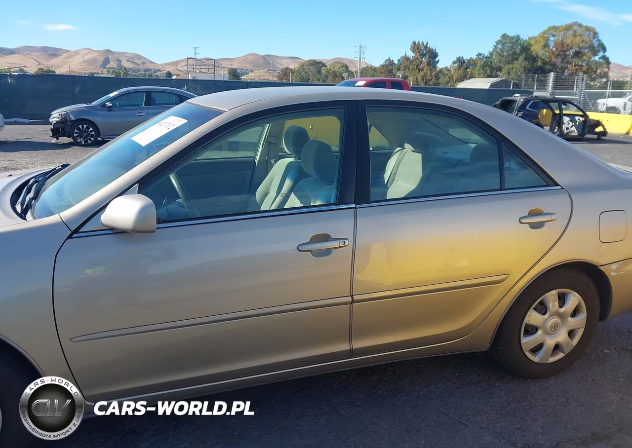 2002 Toyota Camry Le VIN:JTDBE32K020080834 - 14