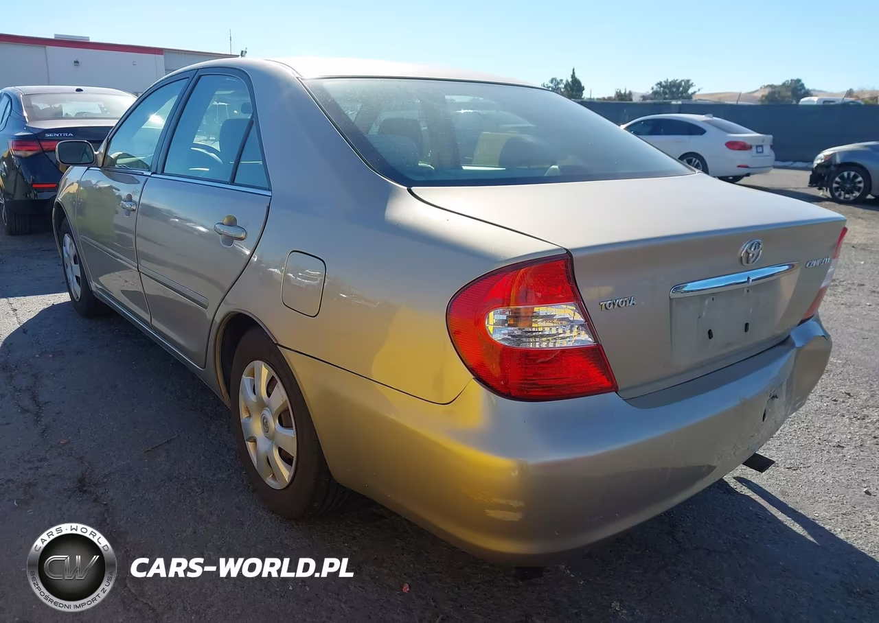 2002 Toyota Camry Le VIN:JTDBE32K020080834 - 3