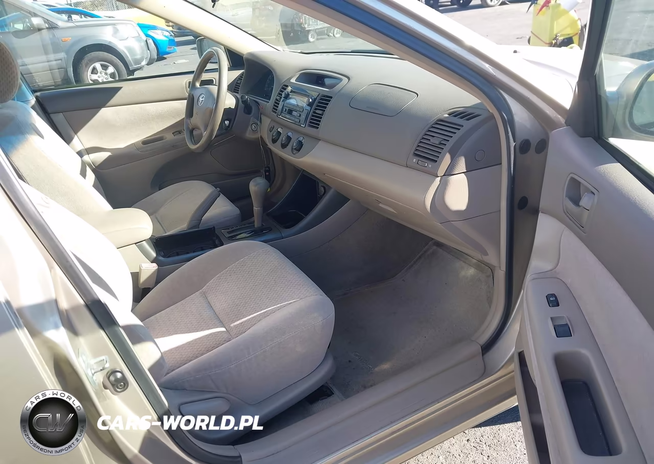 2002 Toyota Camry Le VIN:JTDBE32K020080834 - 5