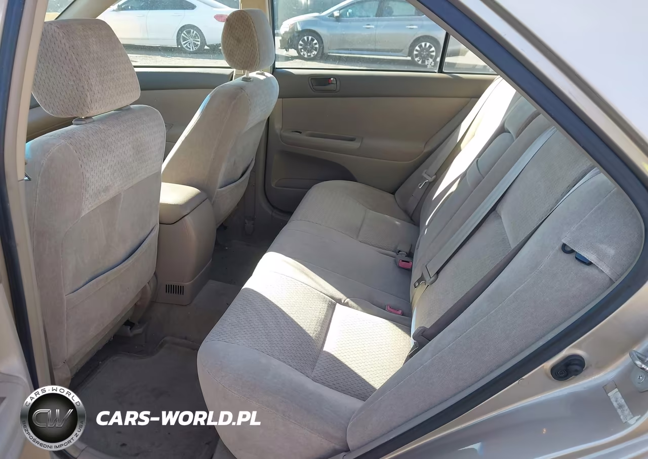 2002 Toyota Camry Le VIN:JTDBE32K020080834 - 8