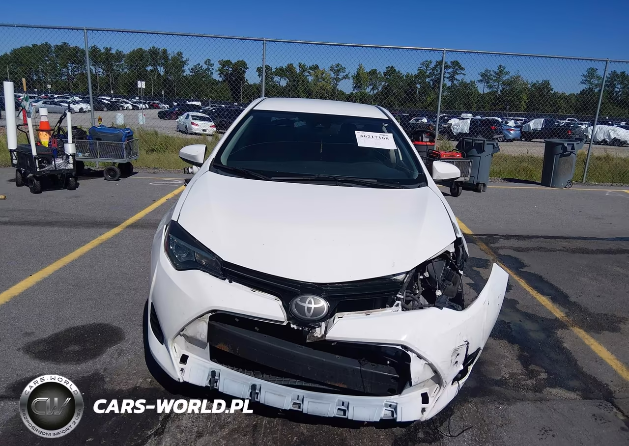 2018 Toyota Corolla Le VIN:5YFBURHE1JP814134 - 13