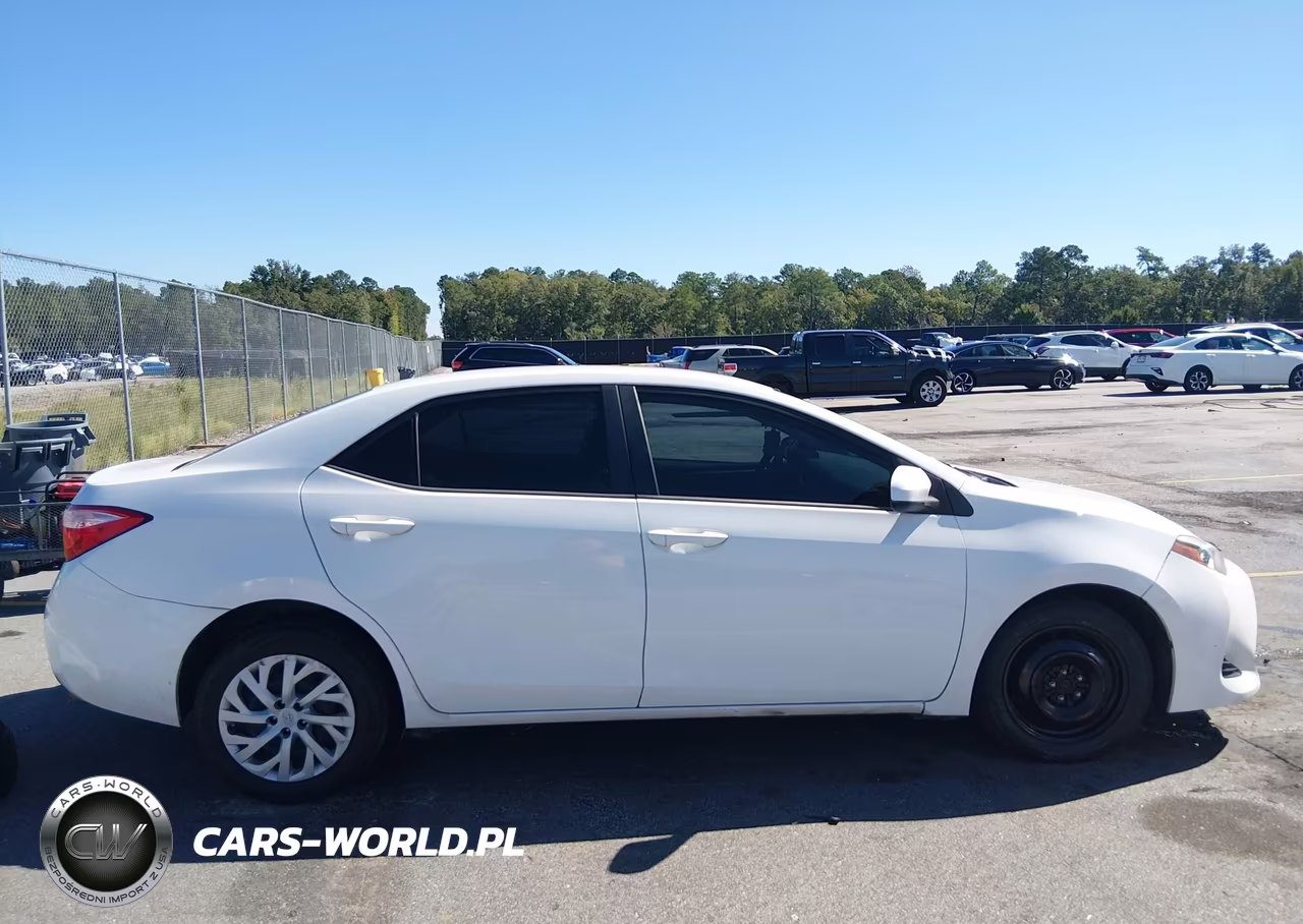 2018 Toyota Corolla Le VIN:5YFBURHE1JP814134 - 14