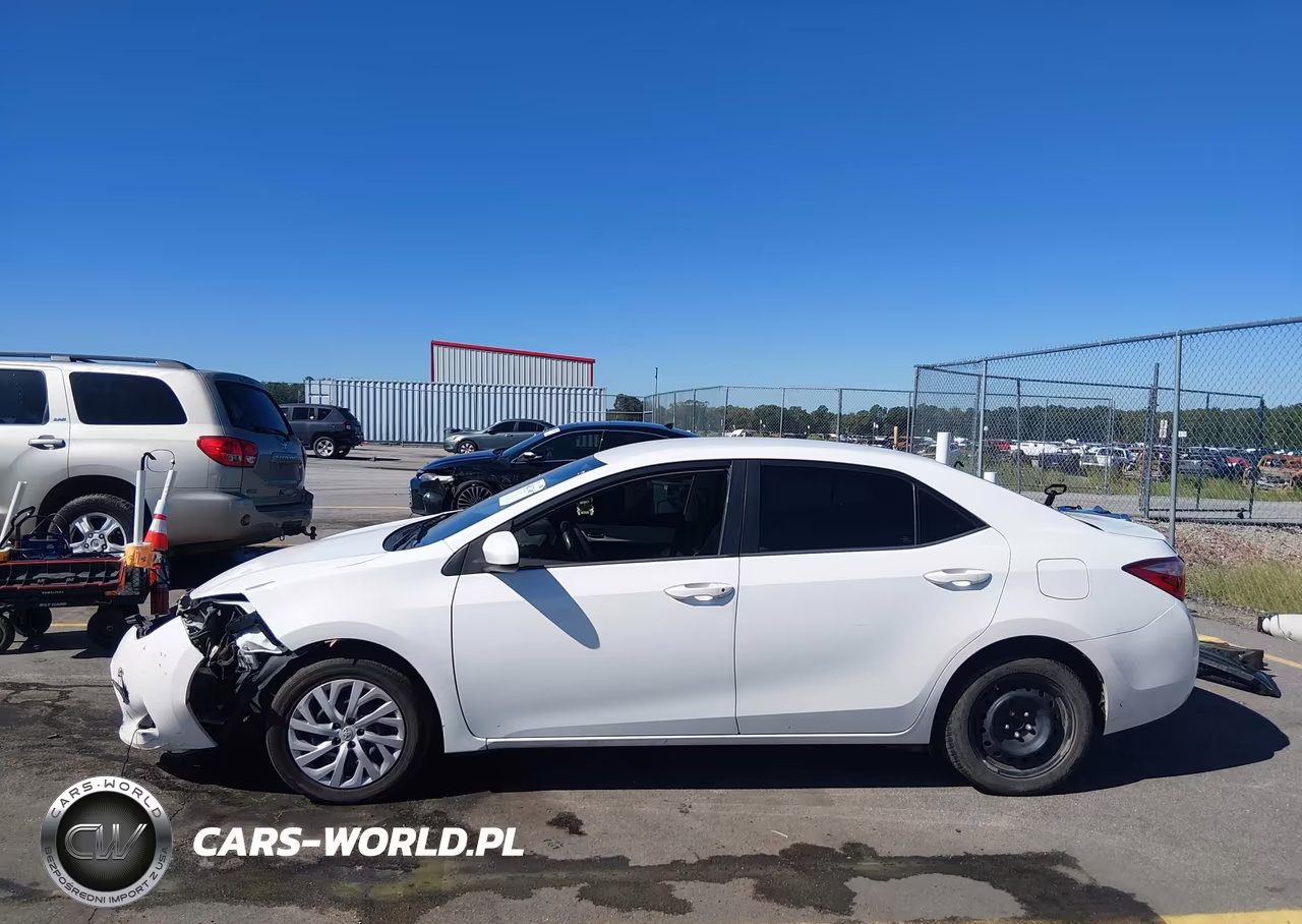 2018 Toyota Corolla Le VIN:5YFBURHE1JP814134 - 15