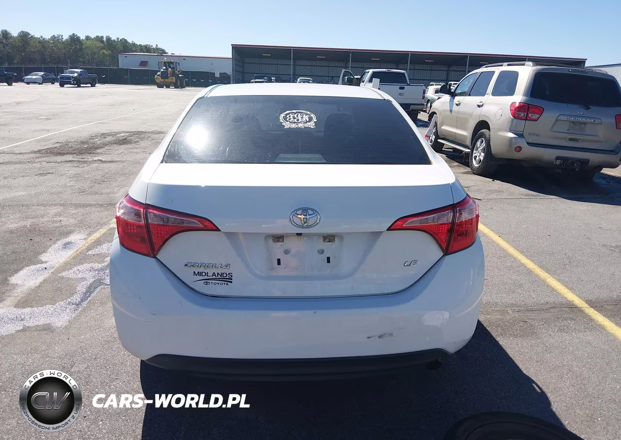 2018 Toyota Corolla Le VIN:5YFBURHE1JP814134 - 17