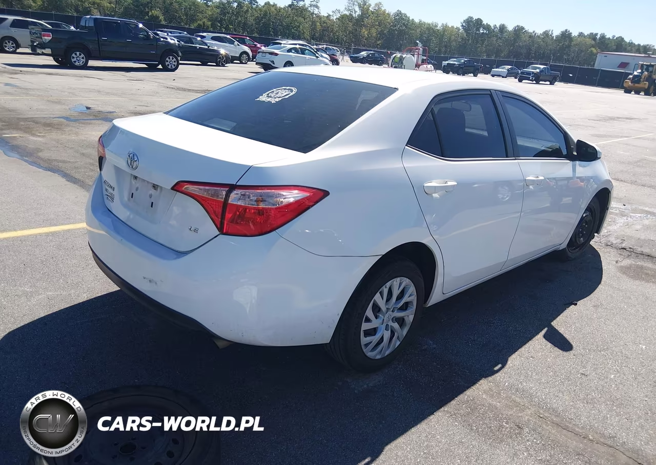2018 Toyota Corolla Le VIN:5YFBURHE1JP814134 - 4