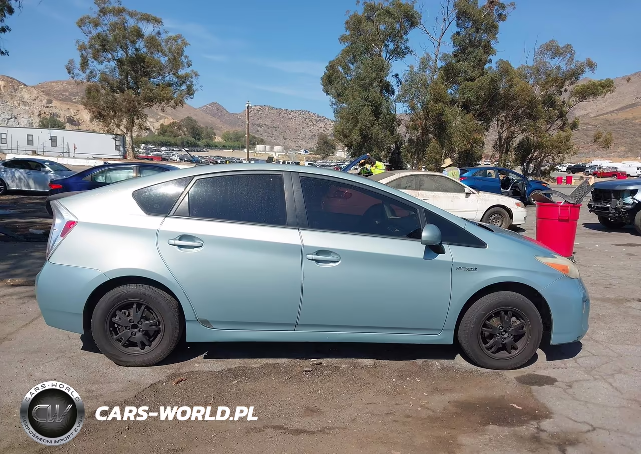 2013 Toyota Prius Three VIN:JTDKN3DU3D5591149 - 13