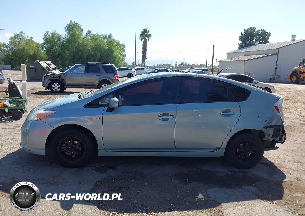 2013 Toyota Prius Three VIN:JTDKN3DU3D5591149 - 14