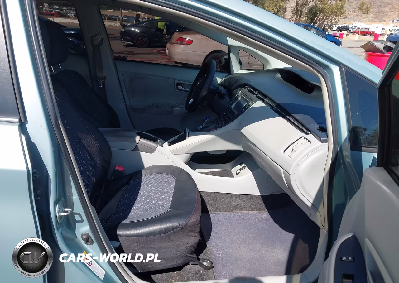 2013 Toyota Prius Three VIN:JTDKN3DU3D5591149 - 5