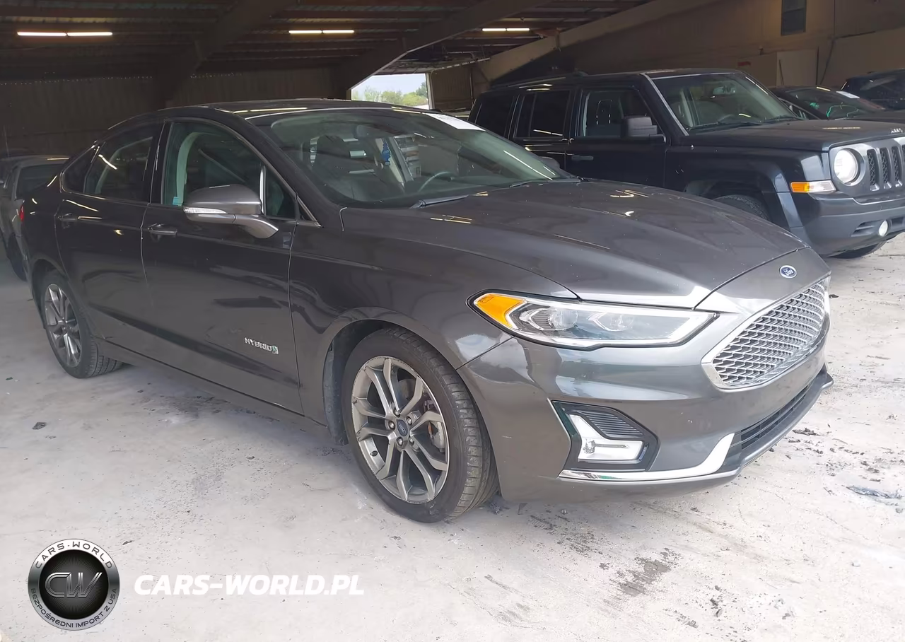 2019 Ford Fusion Hybrid Titanium – zdjęcie 1 z 16
