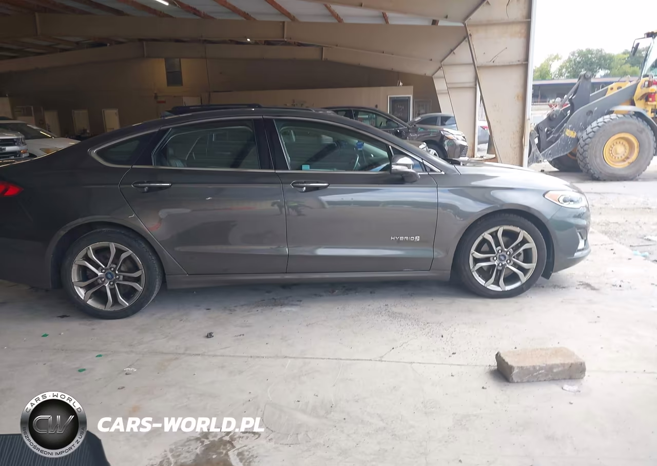 2019 Ford Fusion Hybrid Titanium VIN:3FA6P0RU1KR140417 - 13