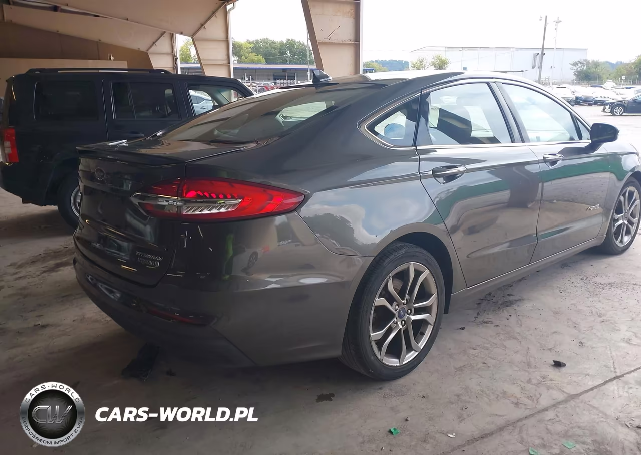 2019 Ford Fusion Hybrid Titanium VIN:3FA6P0RU1KR140417 - 4