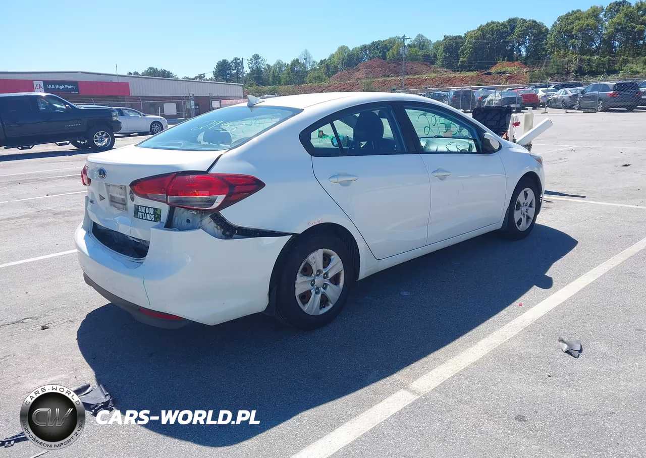 2018 Kia Forte Lx VIN:3KPFK4A79JE245573 - 4