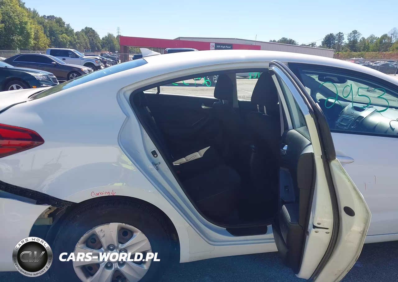 2018 Kia Forte Lx VIN:3KPFK4A79JE245573 - 8