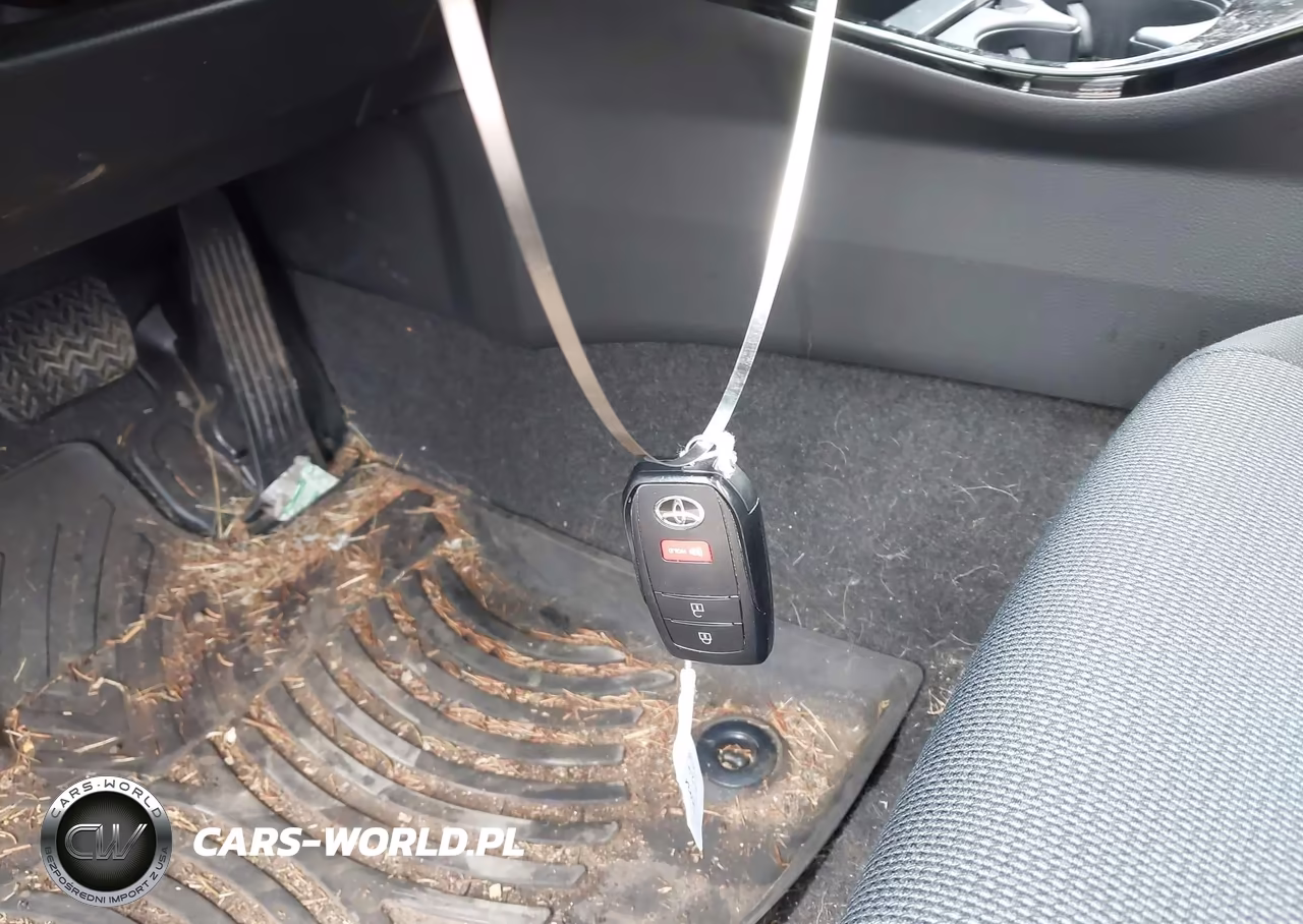 2026 Toyota Prius Le VIN:JTDACAAUXT3068957 - 11