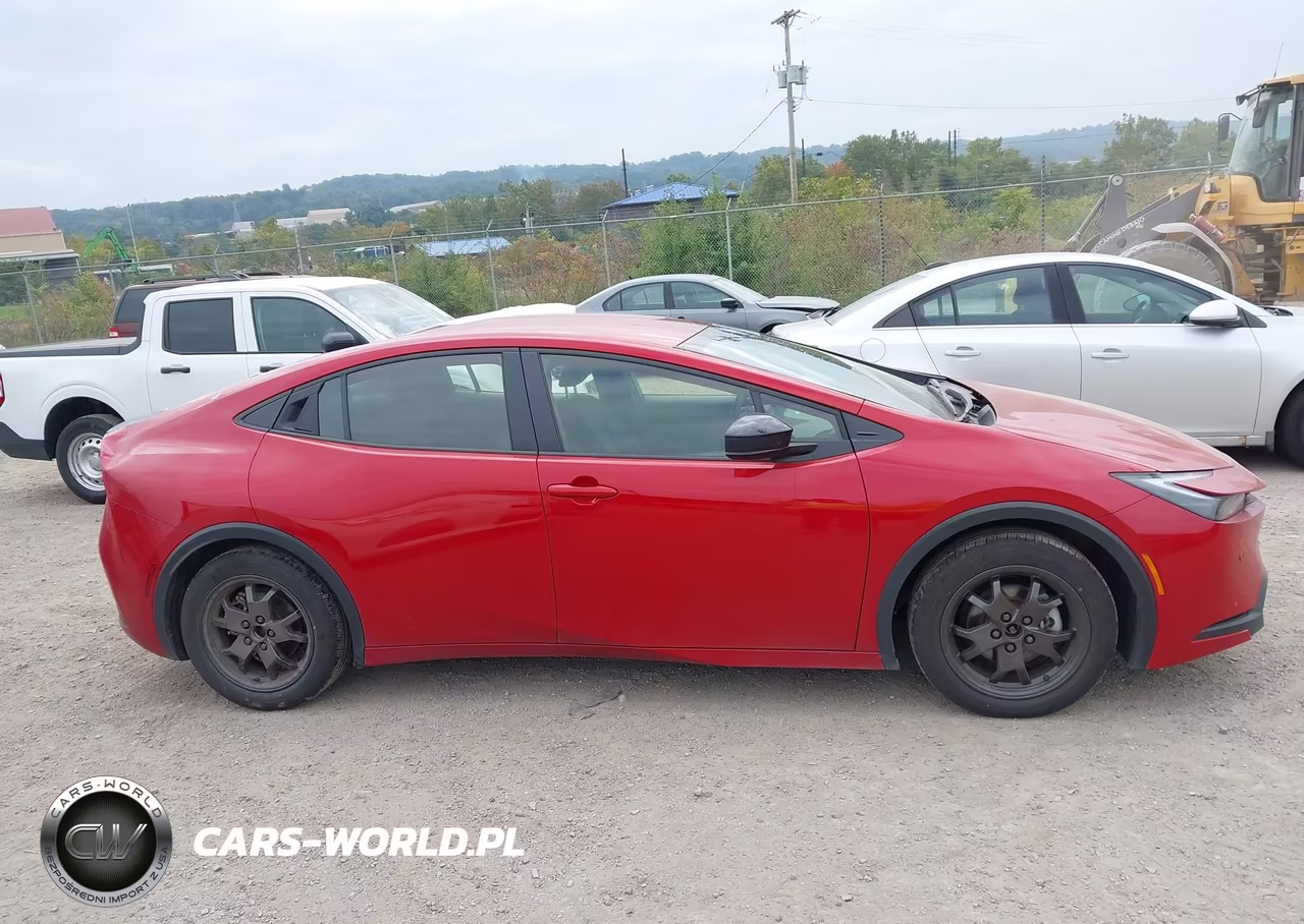 2026 Toyota Prius Le VIN:JTDACAAUXT3068957 - 13