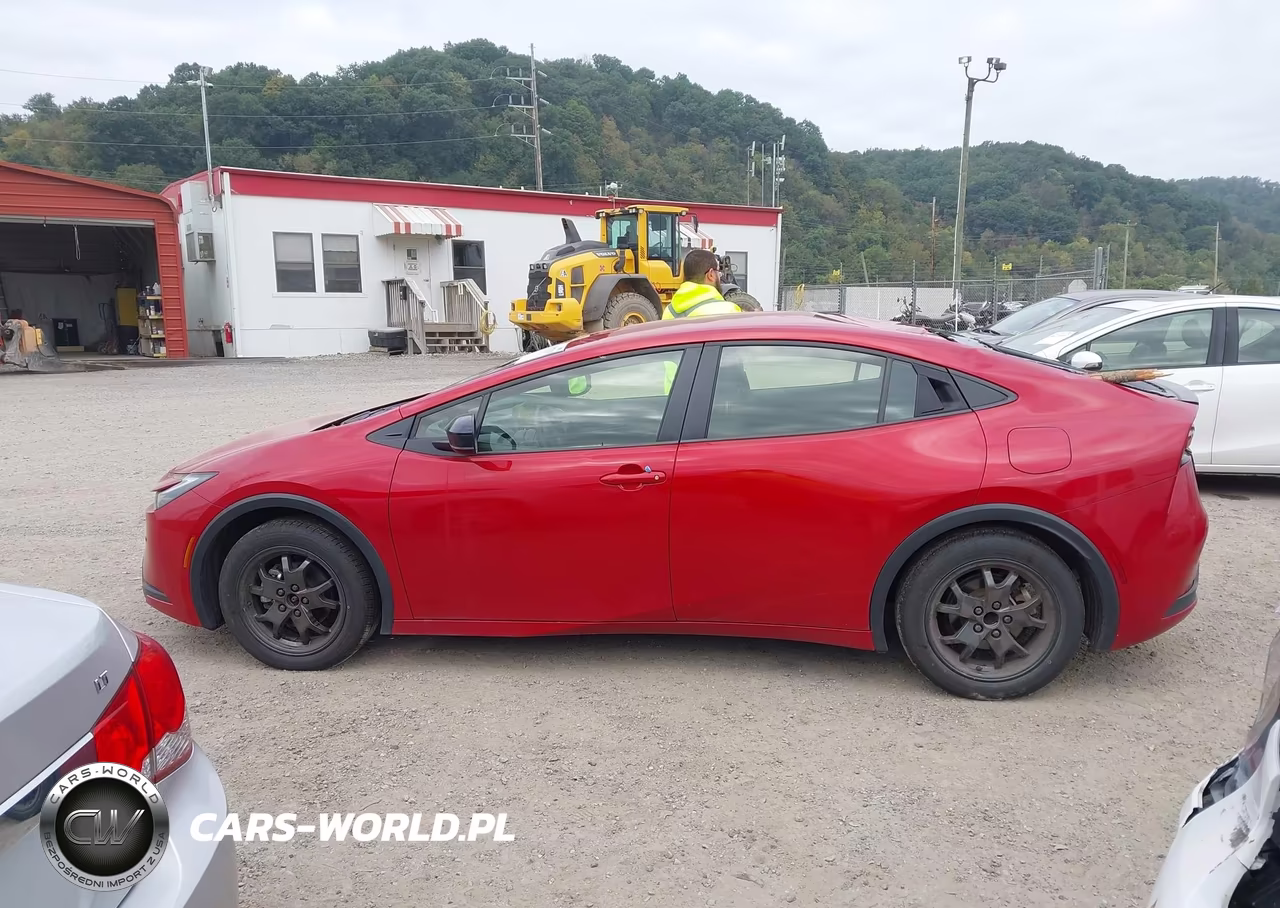 2026 Toyota Prius Le VIN:JTDACAAUXT3068957 - 14