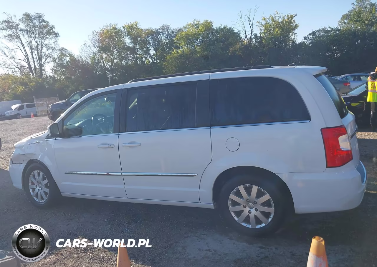 2016 Chrysler Town & Country Touring VIN:2C4RC1BG7GR208813 - 14
