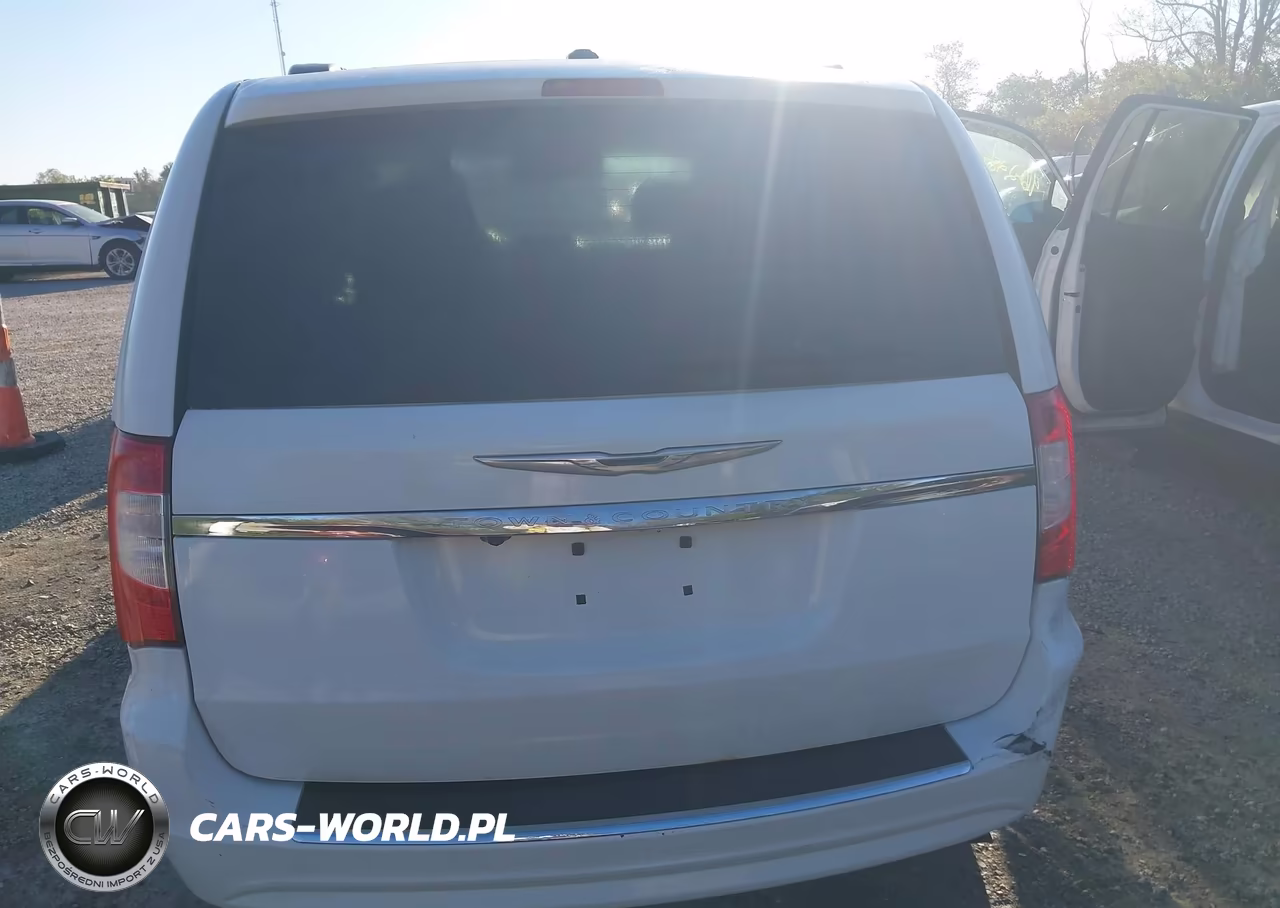 2016 Chrysler Town & Country Touring VIN:2C4RC1BG7GR208813 - 16