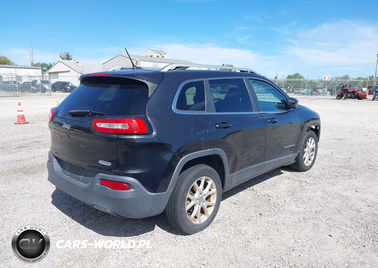 2015 Jeep Cherokee Latitude VIN:1C4PJLCB5FW706445 - 4