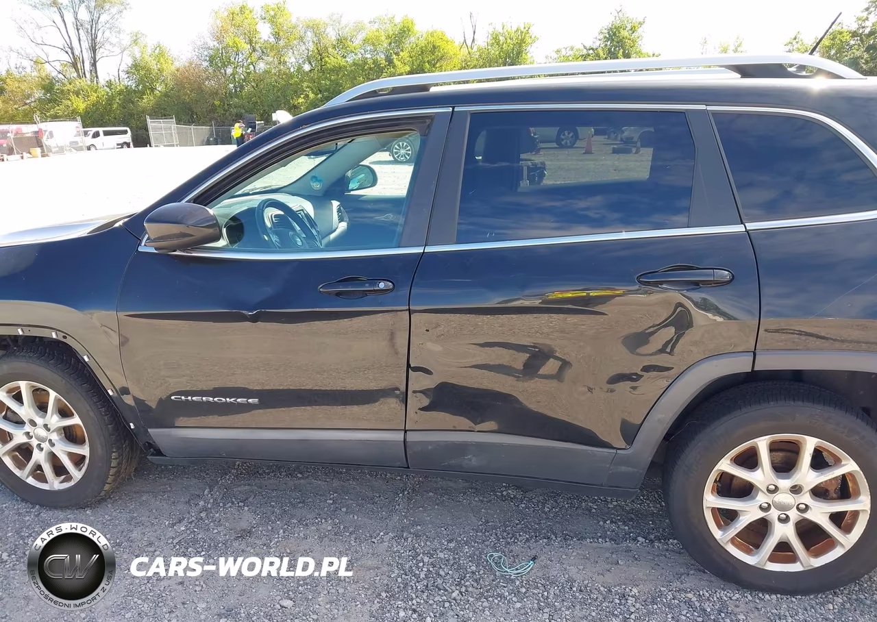 2015 Jeep Cherokee Latitude VIN:1C4PJLCB5FW706445 - 6