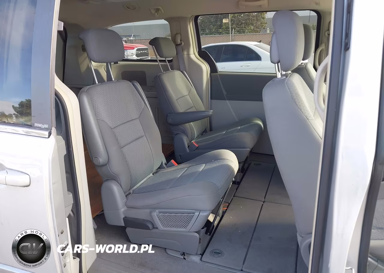 2010 Chrysler Town & Country Touring VIN:2A4RR5D12AR324100 - 8