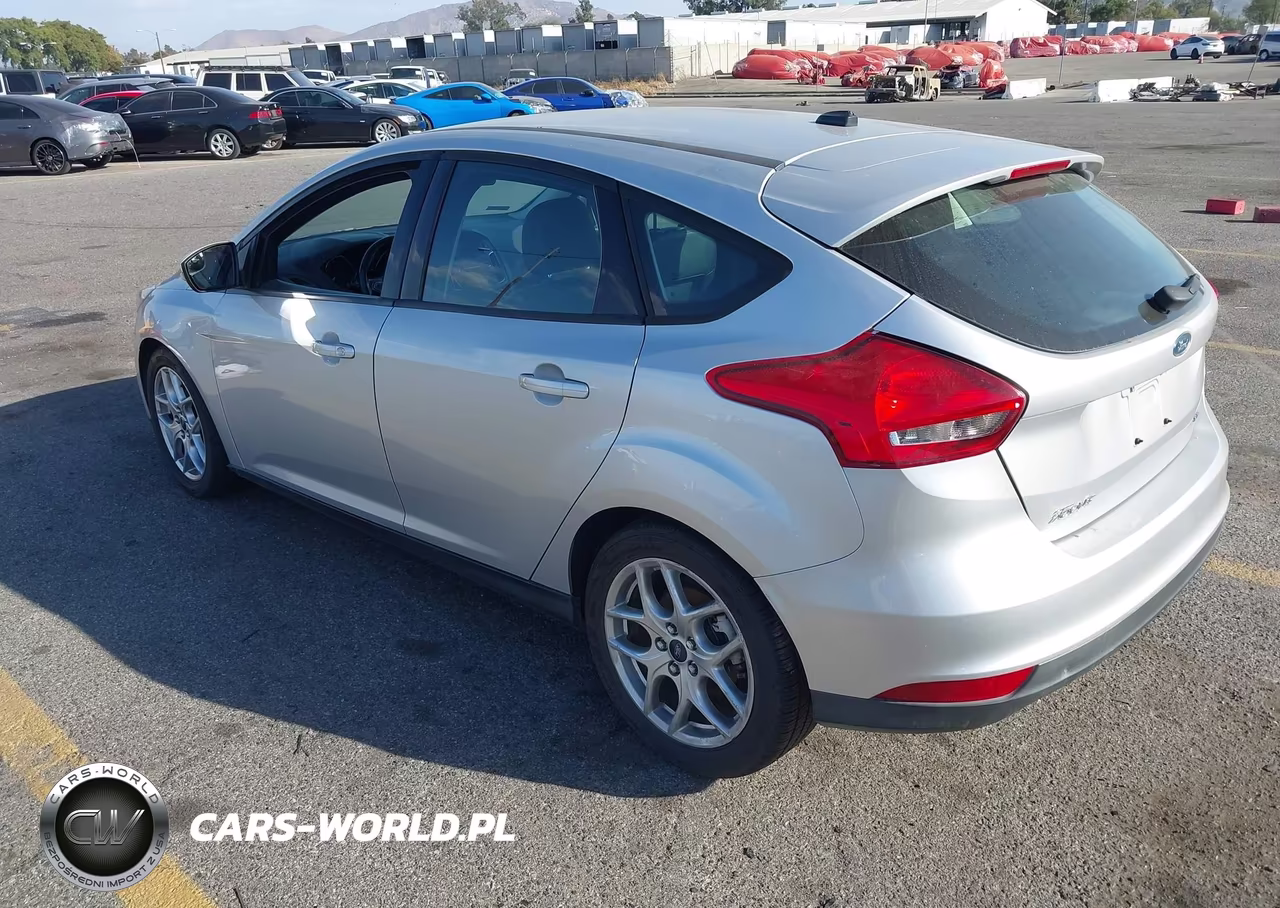 2015 Ford Focus Se VIN:1FADP3K24FL326331 - 3