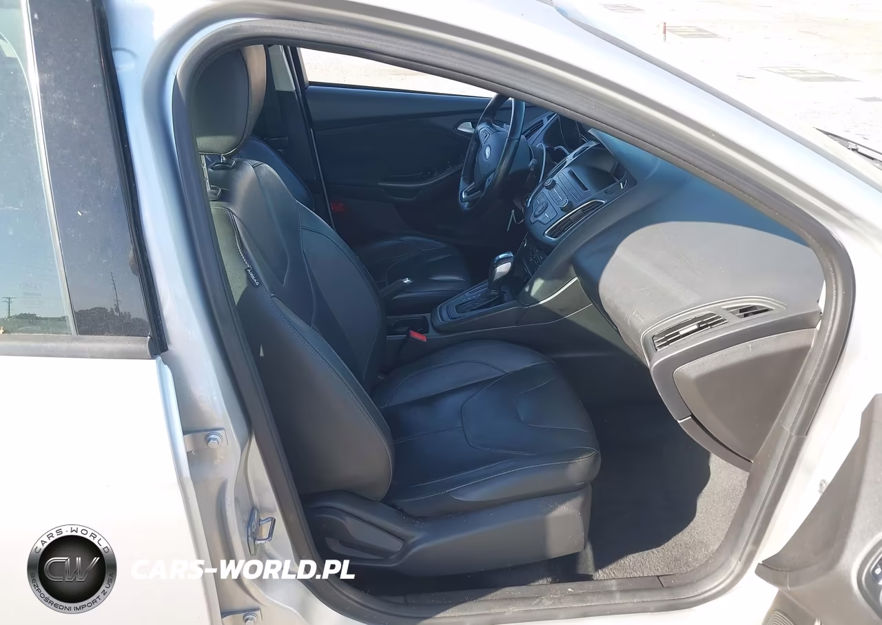 2015 Ford Focus Se VIN:1FADP3K24FL326331 - 5