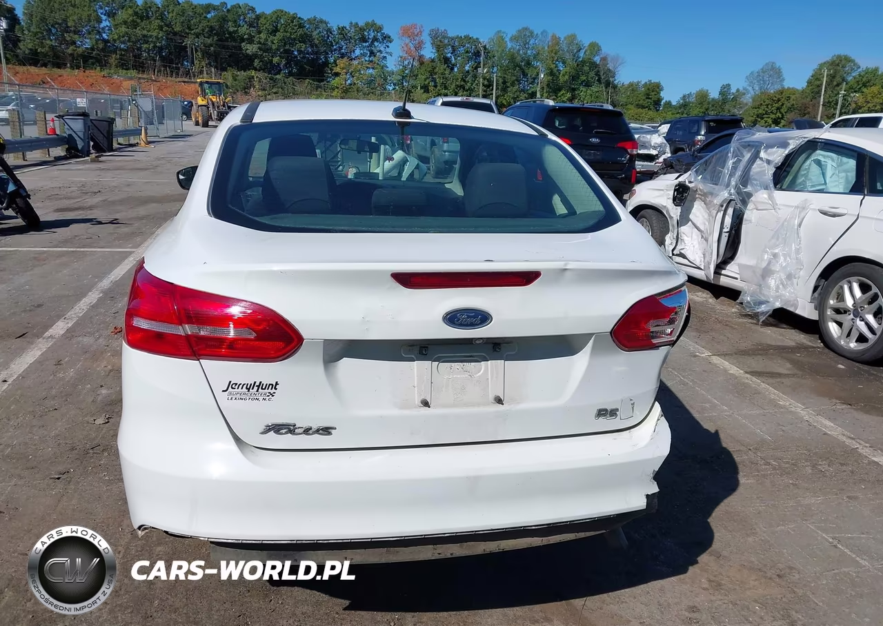 2018 Ford Focus Se VIN:1FADP3F29JL267702 - 17