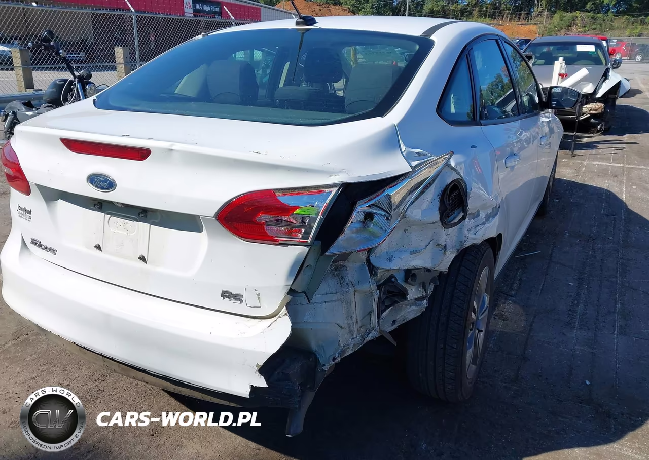 2018 Ford Focus Se VIN:1FADP3F29JL267702 - 6