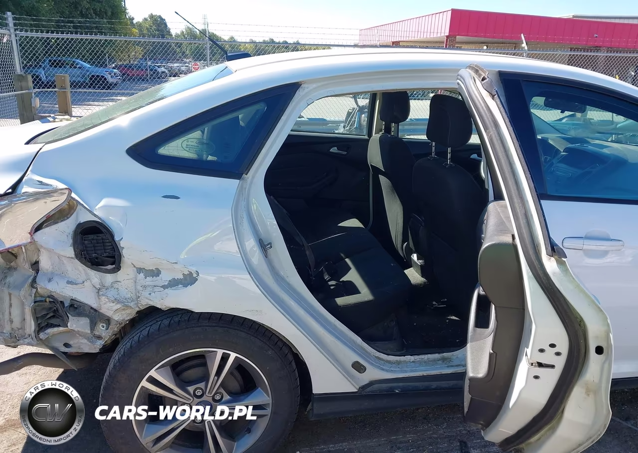 2018 Ford Focus Se VIN:1FADP3F29JL267702 - 8