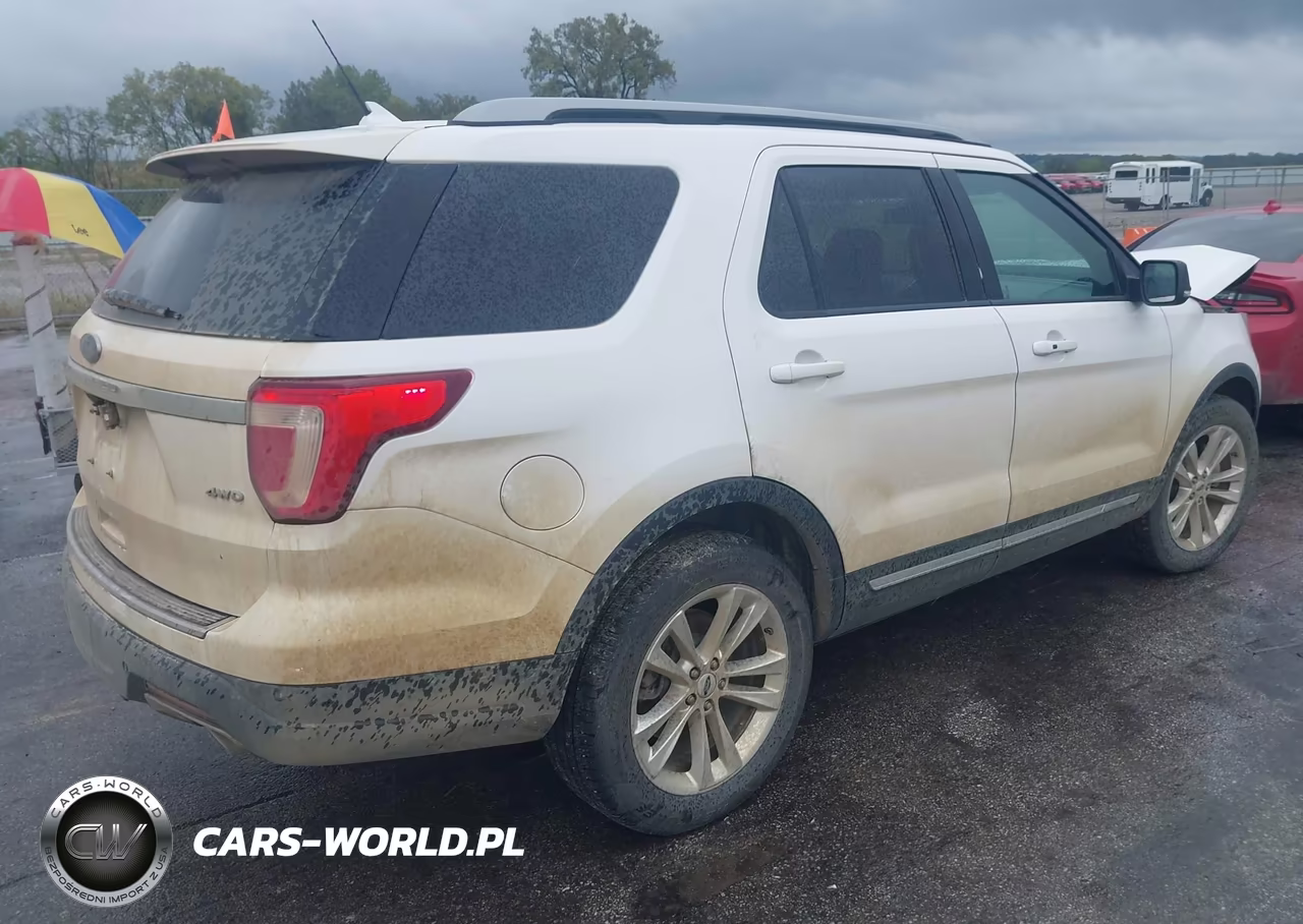 2018 Ford Explorer Xlt VIN:1FM5K8D8XJGC54558 - 4