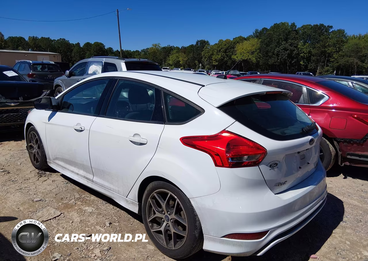2016 Ford Focus Se VIN:1FADP3K29GL371265 - 3