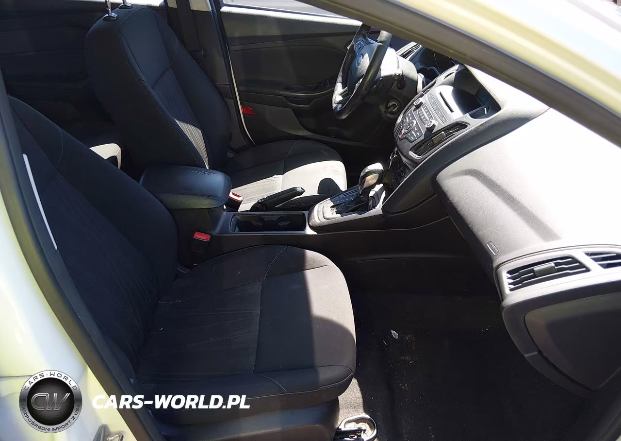 2016 Ford Focus Se VIN:1FADP3K29GL371265 - 5
