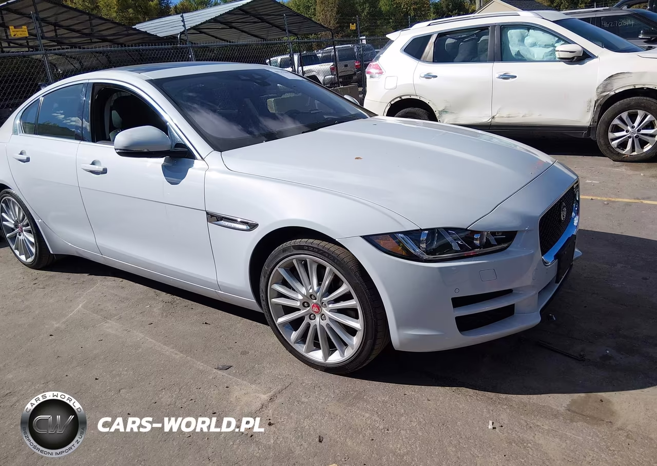 2017 Jaguar Xe 35T First Edition – zdjęcie 1 z 18