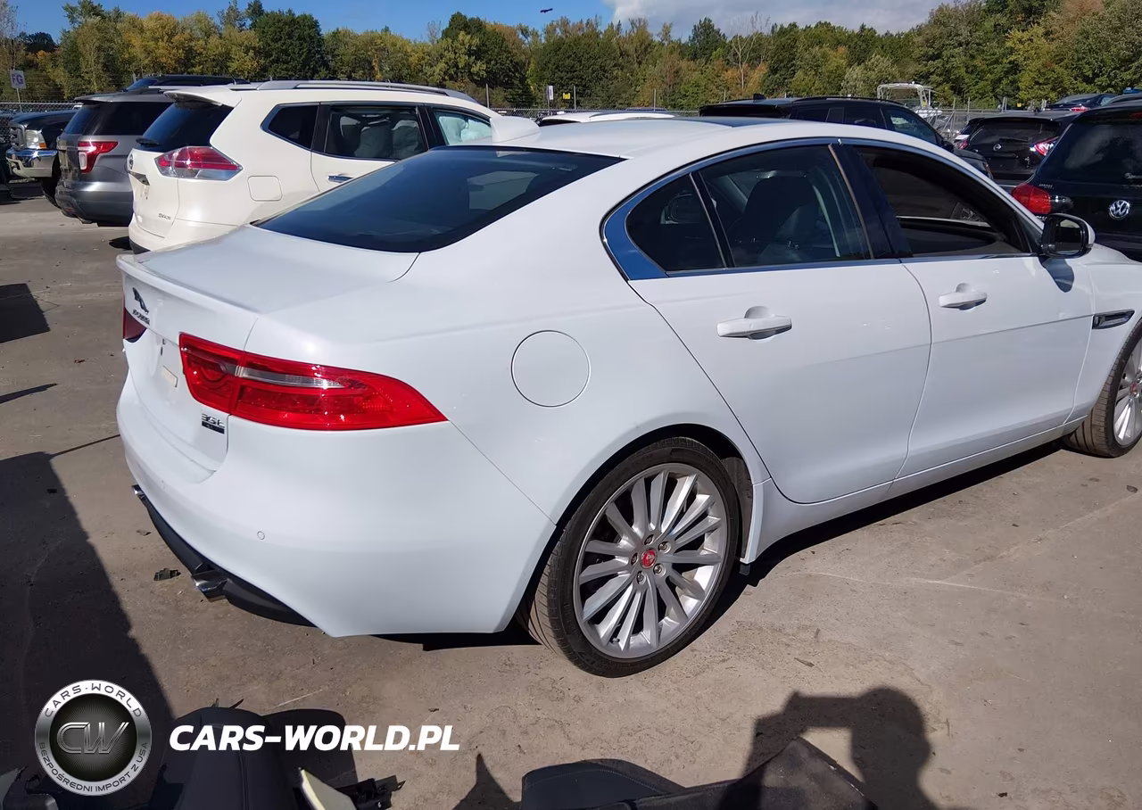 2017 Jaguar Xe 35T First Edition VIN:SAJAN4BVXHA947771 - 4