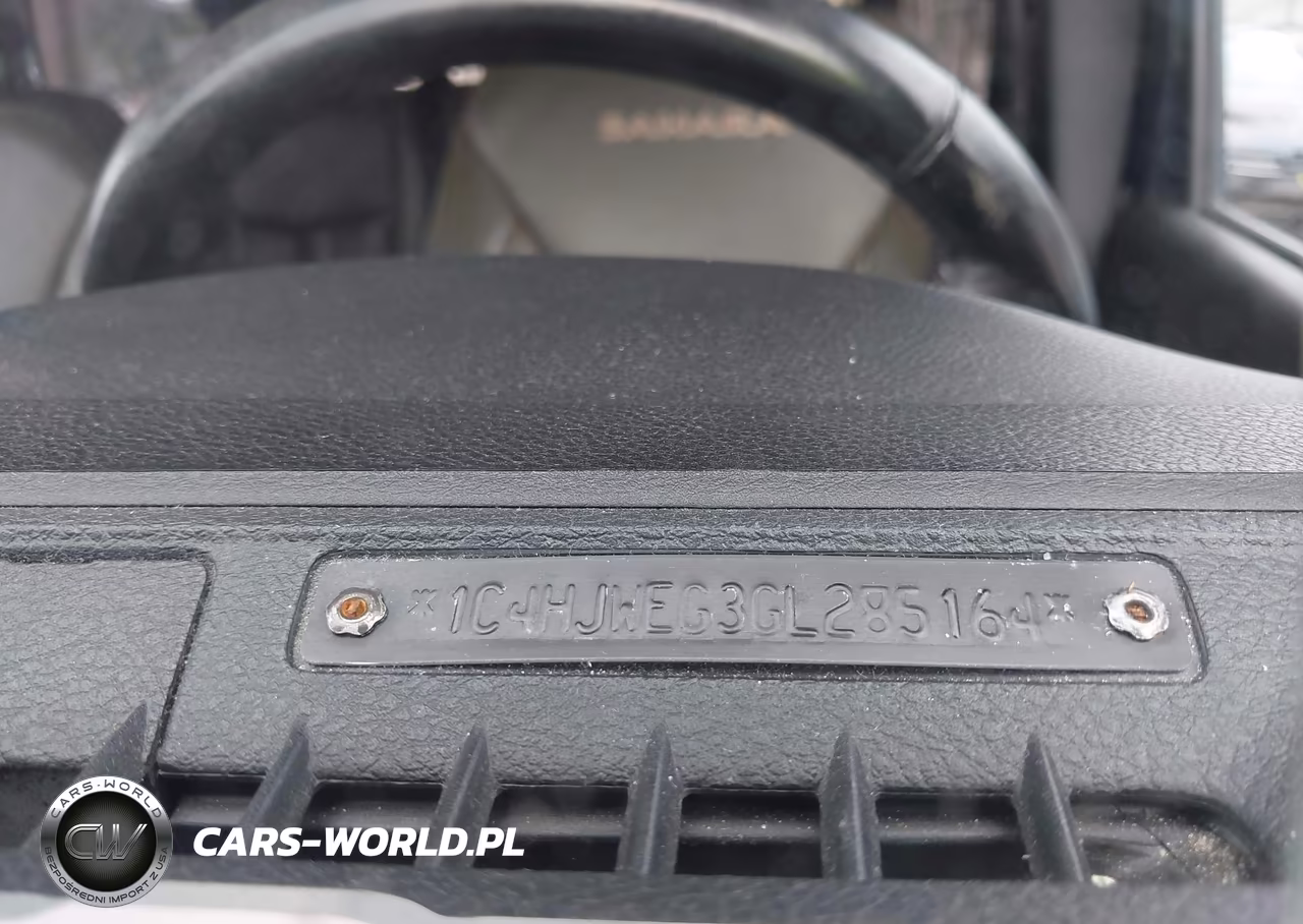 2016 Jeep Wrangler Unlimited Sahara VIN:1C4HJWEG3GL285164 - 18