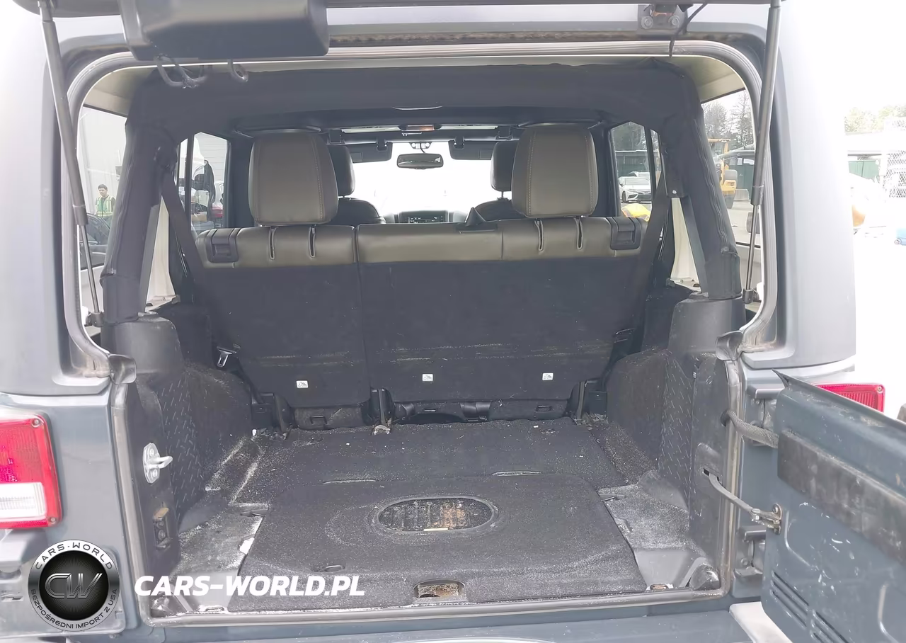 2016 Jeep Wrangler Unlimited Sahara VIN:1C4HJWEG3GL285164 - 19