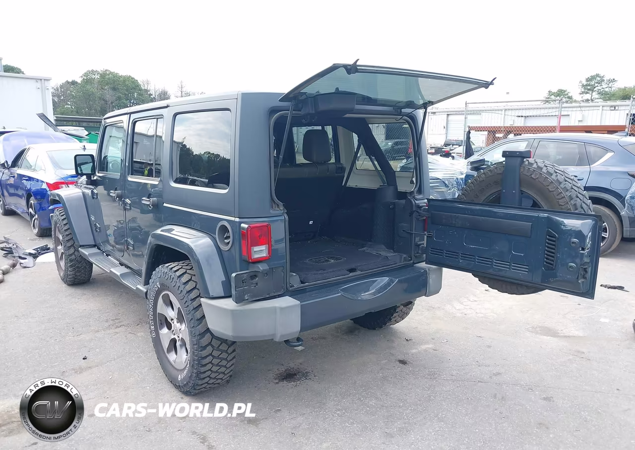 2016 Jeep Wrangler Unlimited Sahara VIN:1C4HJWEG3GL285164 - 3