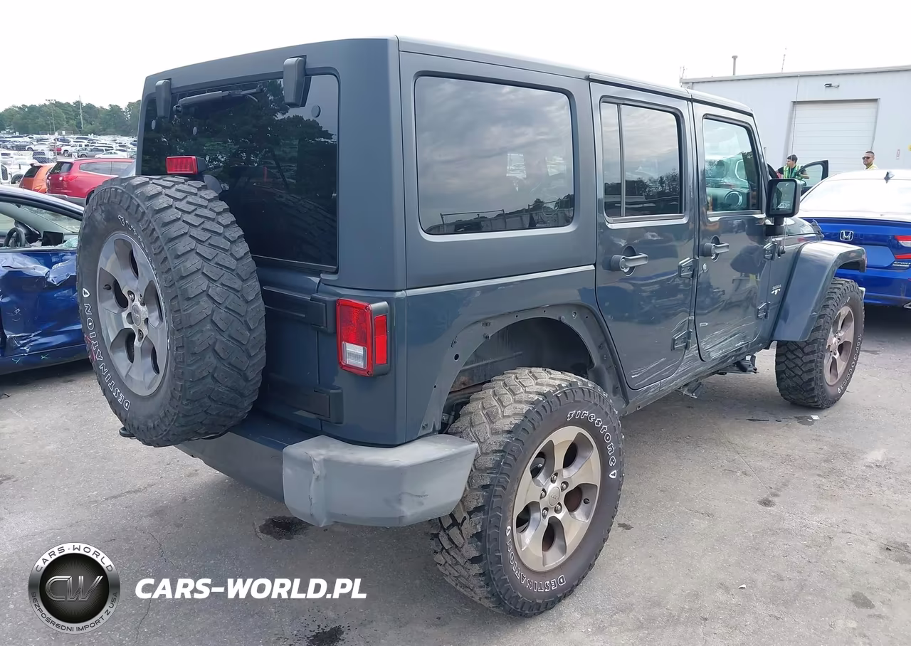 2016 Jeep Wrangler Unlimited Sahara VIN:1C4HJWEG3GL285164 - 4