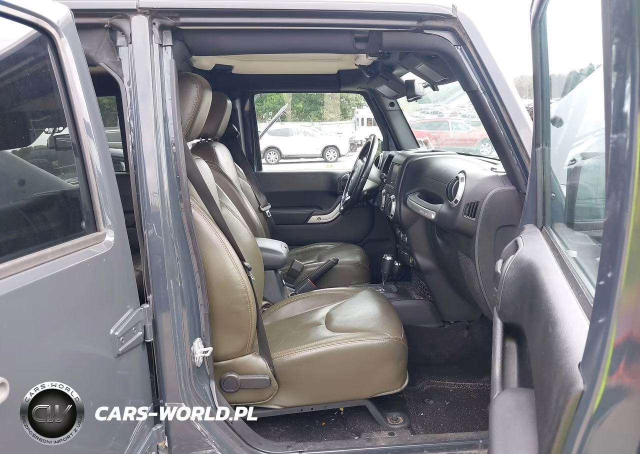 2016 Jeep Wrangler Unlimited Sahara VIN:1C4HJWEG3GL285164 - 5