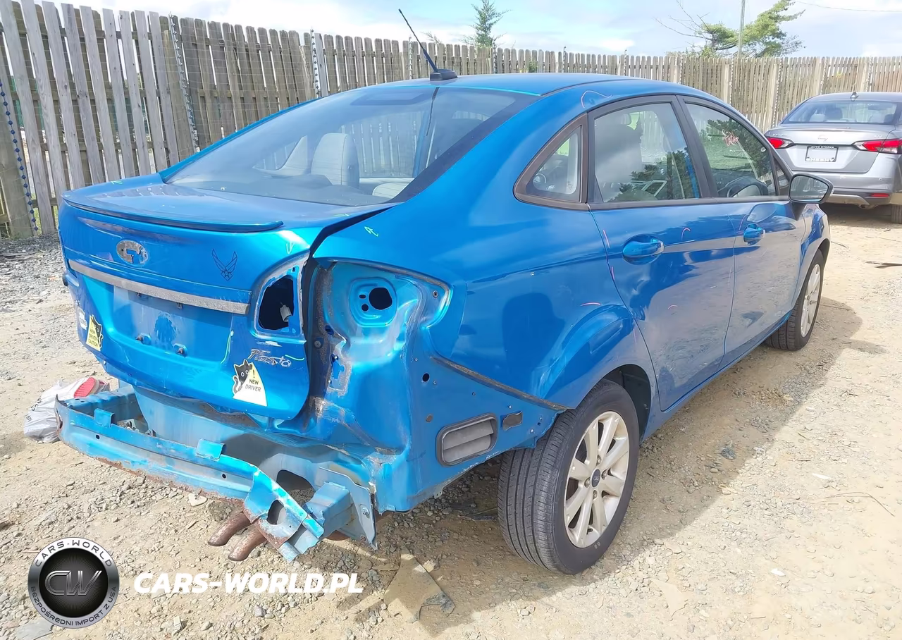 2013 Ford Fiesta Se VIN:3FADP4BJ8DM136542 - 4
