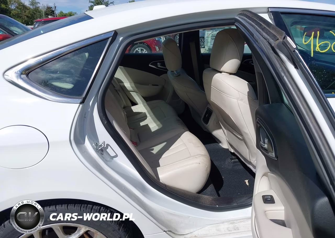 2015 Chrysler 200 C VIN:1C3CCCCG0FN733406 - 8