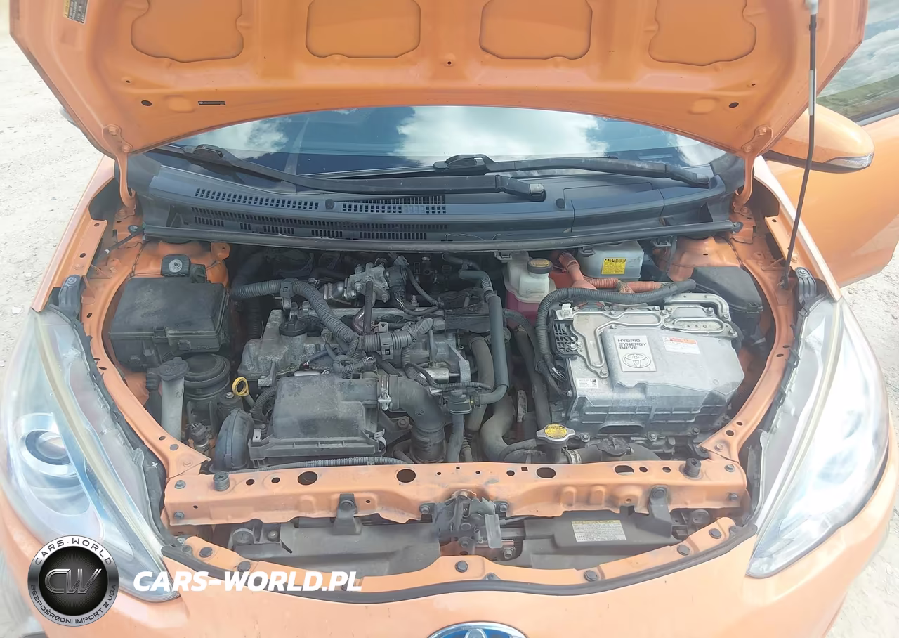 2015 Toyota Prius C One VIN:JTDKDTB36F1099173 - 10