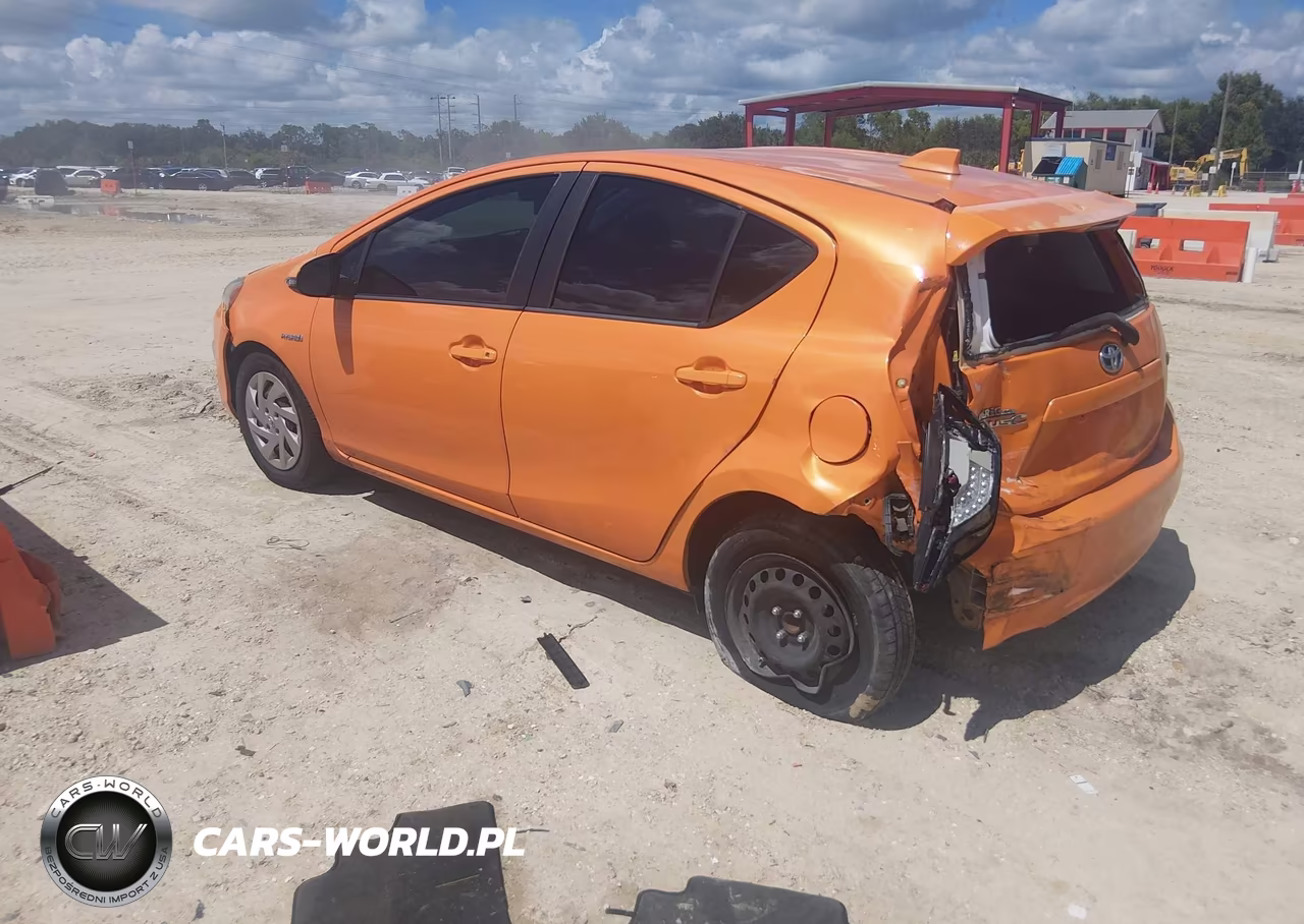 2015 Toyota Prius C One VIN:JTDKDTB36F1099173 - 3