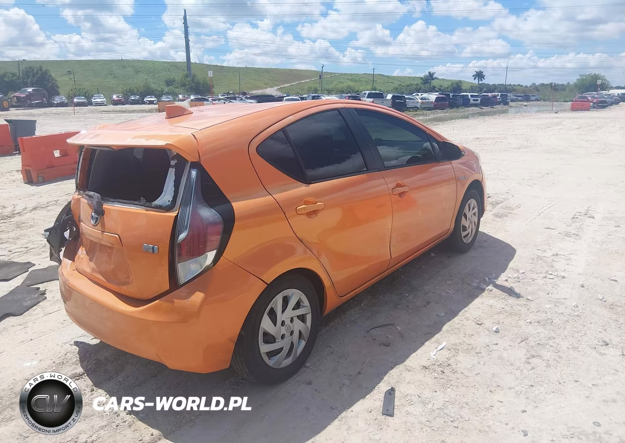 2015 Toyota Prius C One VIN:JTDKDTB36F1099173 - 4