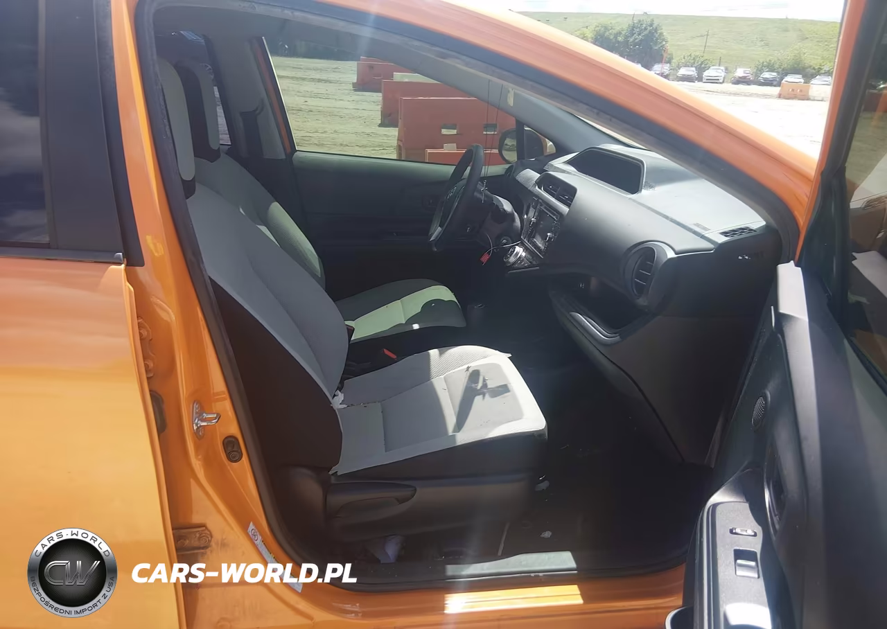 2015 Toyota Prius C One VIN:JTDKDTB36F1099173 - 5