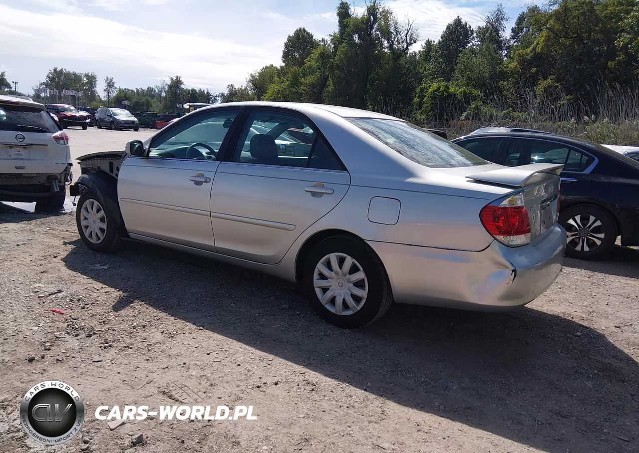2005 Toyota Camry Le VIN:4T1BE32K75U992630 - 3