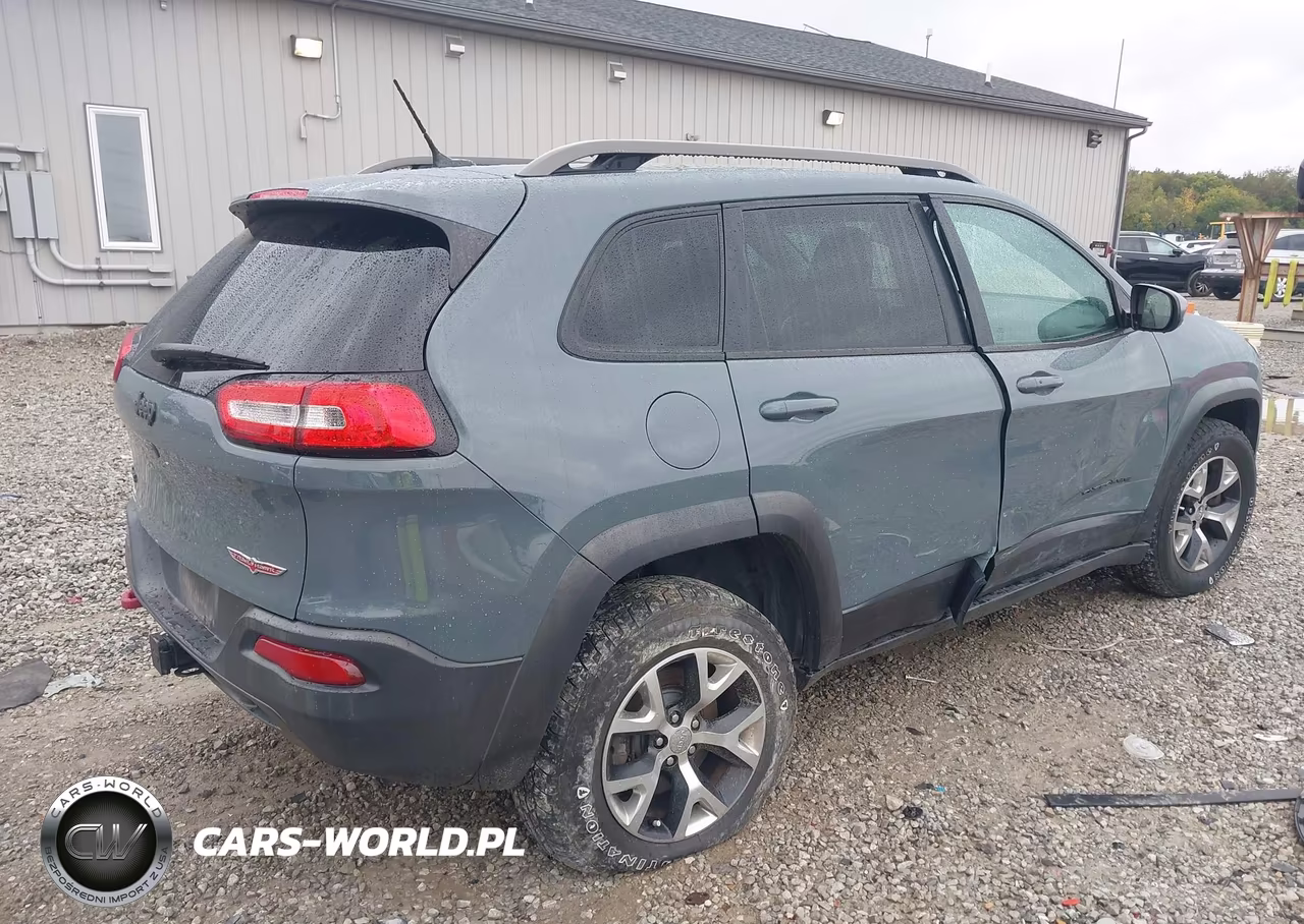 2015 Jeep Cherokee Trailhawk VIN:1C4PJMBS2FW556978 - 4